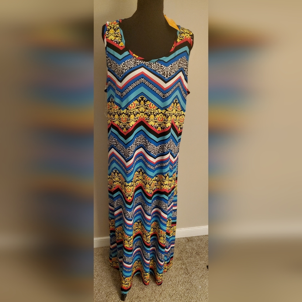 Vibrant Chevron Pattern Maxi Dress